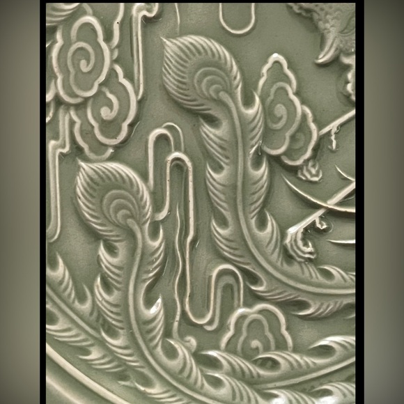 Phoenix Dragon Asian 9” Glazed Celadon Green Plate Signed . Estate pre-loved. - Picture 8 of 11